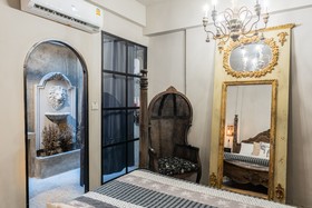 Lion's Den Hotel