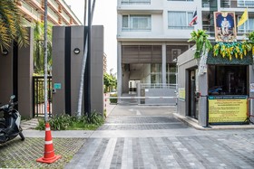 Locals Bangna Elements Srinakarin