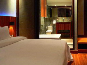 Luxx XL at Langsuan