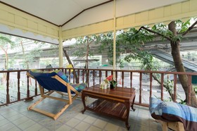 Nang Ta Yon At Ban Thap Chang Hostel