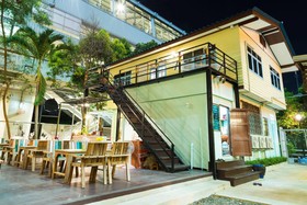 Nang Ta Yon At Ban Thap Chang Hostel