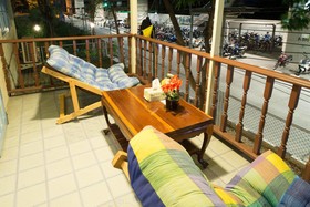 Nang Ta Yon At Ban Thap Chang Hostel