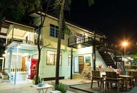 Nang Ta Yon At Ban Thap Chang Hostel
