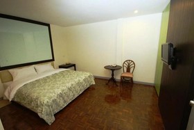 Nine Place BTS Ekamai Hostel