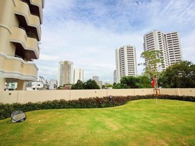 Piyathip Place Serviced Apartment