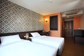 Rambuttri Village Inn & Plaza
