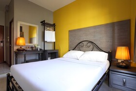 Rambuttri Village Inn & Plaza
