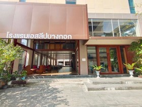 A Room Bangkok Sathorn By RedDoorz