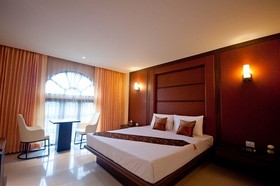 Siam Paradise Entertainment Complex