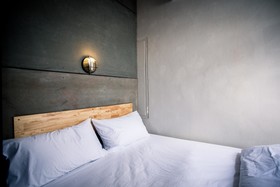 Sleepy Dealer Hostel Bar