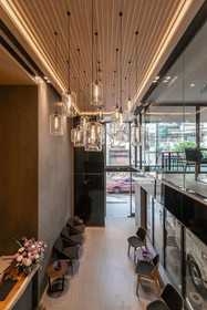 The Quarter Phromphong by Uhg