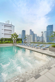 The Quarter Phromphong by Uhg
