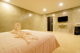 The Riche Boutique