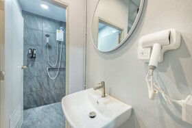 Ti Thong Hostel