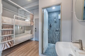 Ti Thong Hostel