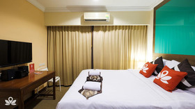 Triple 8 Inn Bangkok by ZEN Rooms