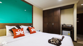 Triple 8 Inn Bangkok by ZEN Rooms