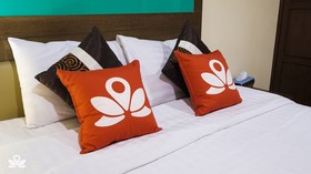 Triple 8 Inn Bangkok by ZEN Rooms