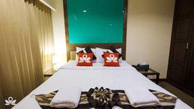 Triple 8 Inn Bangkok by ZEN Rooms