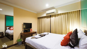 Triple 8 Inn Bangkok by ZEN Rooms
