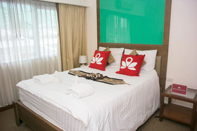 Triple 8 Inn Bangkok by ZEN Rooms