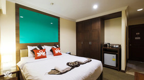 Triple 8 Inn Bangkok by ZEN Rooms