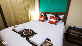 Triple 8 Inn Bangkok by ZEN Rooms