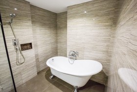 Wealth Lodge Asoke by Favstay