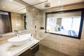 Wealth Lodge Asoke by Favstay