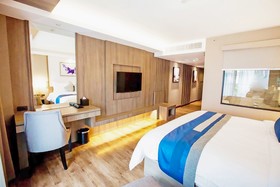 Wealth Lodge Asoke by Favstay