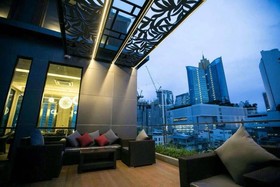 Wealth Lodge Asoke by Favstay