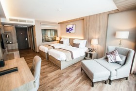 Wealth Lodge Asoke by Favstay