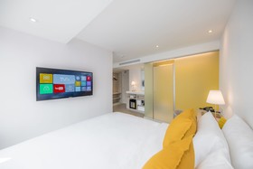 Yello Rooms Victory Monument