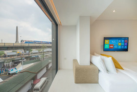 Yello Rooms Victory Monument
