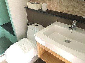 Alisha Court Hotel & Residence