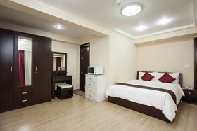 Alisha Court Hotel & Residence