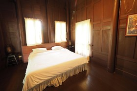 Baan Suan Amphawa