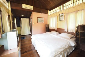 Baan Suan Amphawa