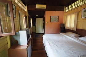 Baan Suan Amphawa