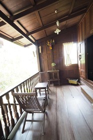Baan Suan Amphawa