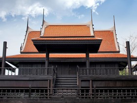Chuchai Buri Sri Amphawa