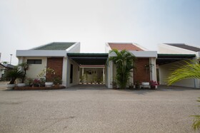 Bualuang Angthong Hotel