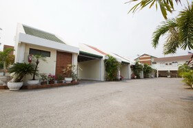 Bualuang Angthong Hotel
