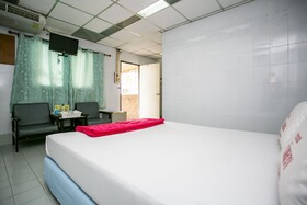 Bualuang Angthong Hotel