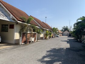 Bualuang Angthong Hotel