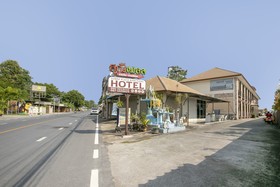 Sunee Place Hotel by OYO