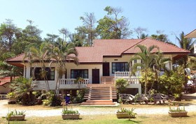 Bansaithong Beach Resort