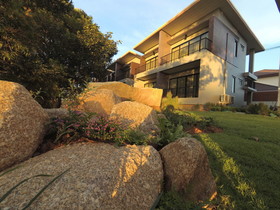 Riverawan Hotel
