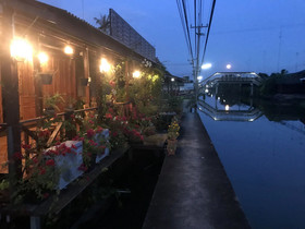 Maa Damnoen B&B