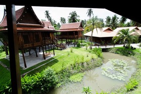 Maikaew Damnoen Resort